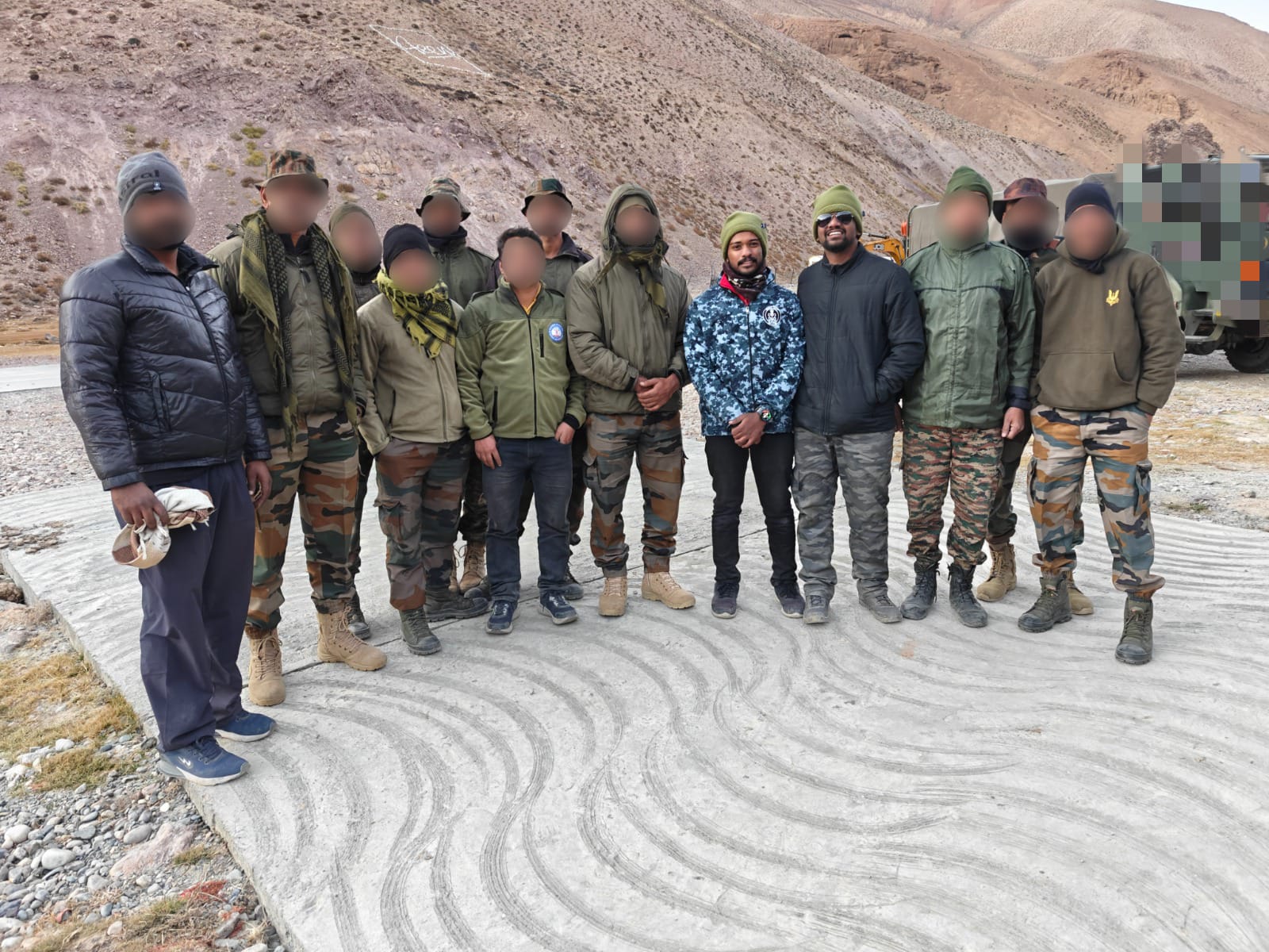 High-altitude field team with armed forces